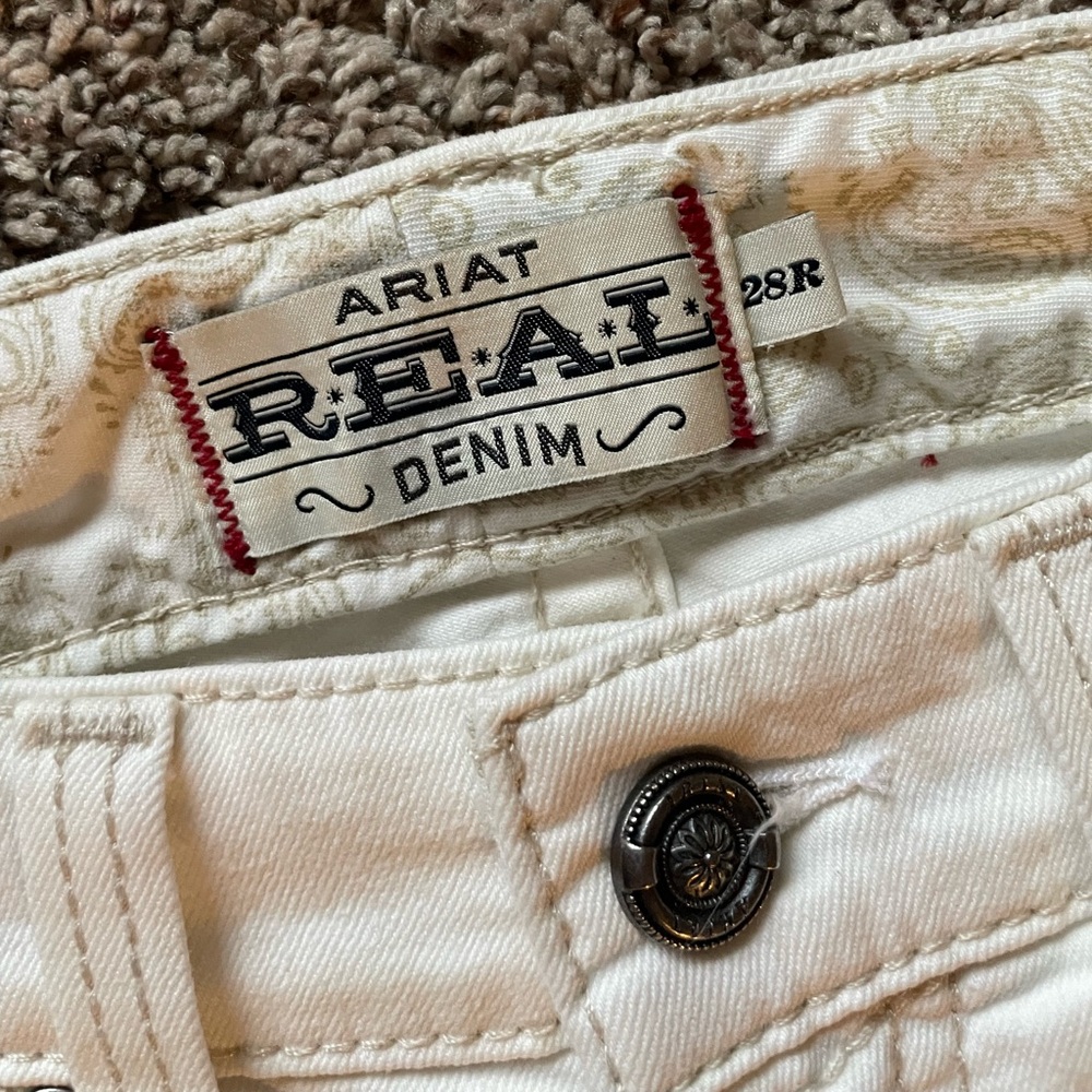 Ariat REAL Denim Capri Cropped Jeans Off-White Cream color Women’s Size 28R EUC
